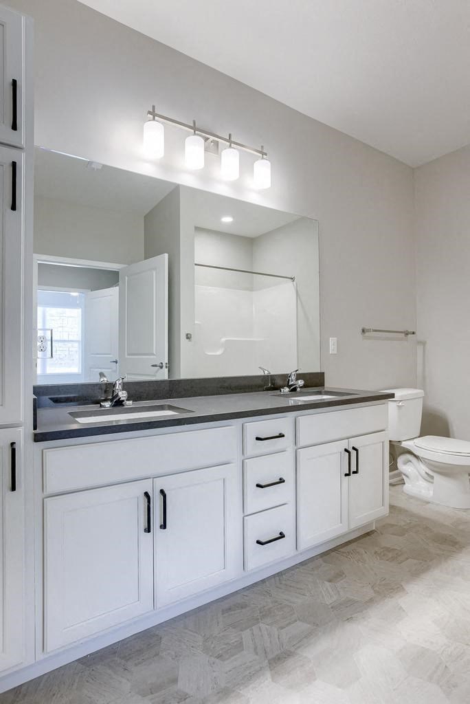 Bathroom with Dual Vanity