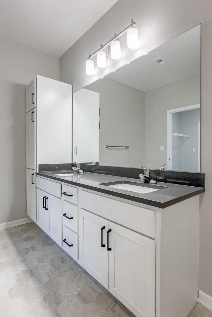 Bathroom with Modern Finishes