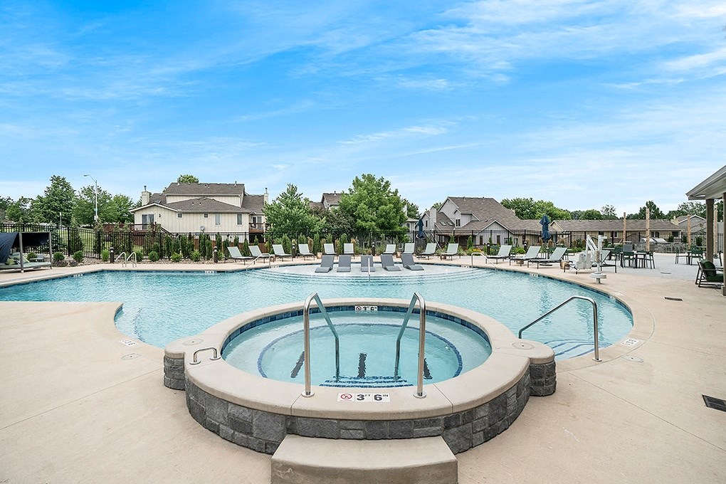 Zero-Entry Pool With Attached Hot Tub