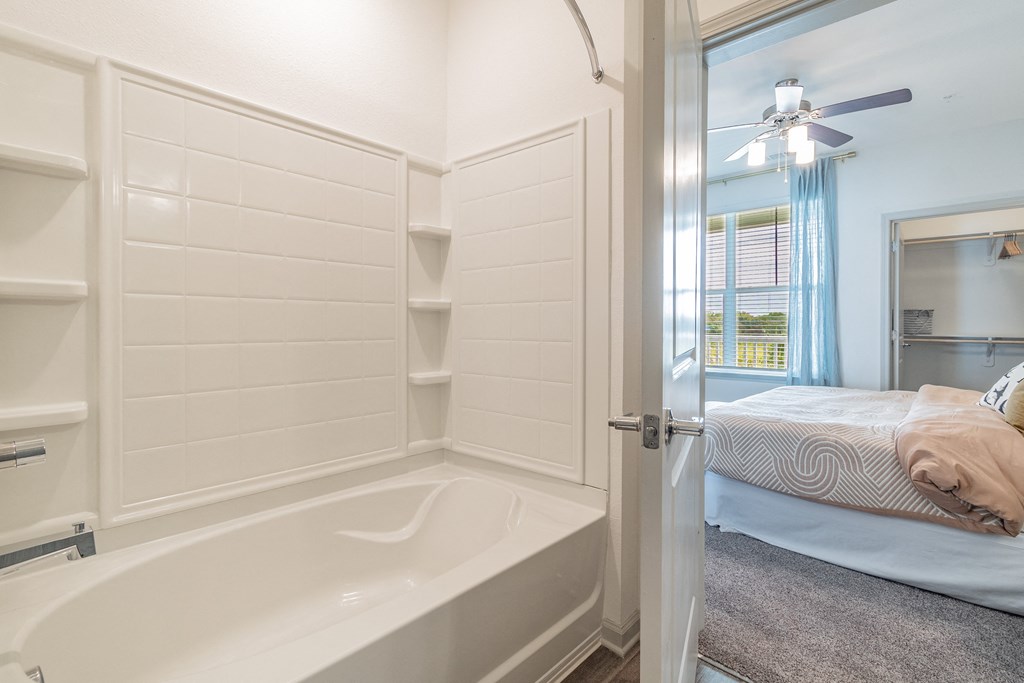 Spacious Shower & Tub With Built-In Shelving