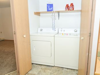 Closet With Washer & Dryer