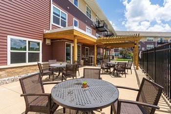 Outdoor Grill & Lounge Area - Photo Gallery 4