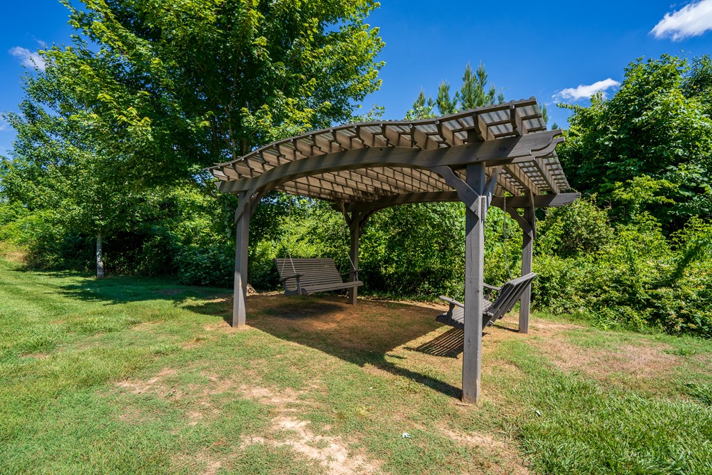 Outdoor Pergola & Swing