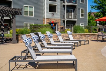 Pool Lounge Chairs - Photo Gallery 3