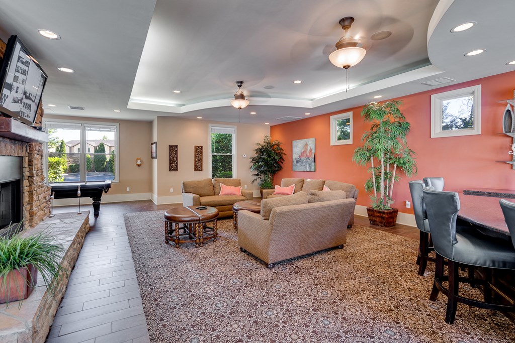 Clubhouse Lounge & Bar