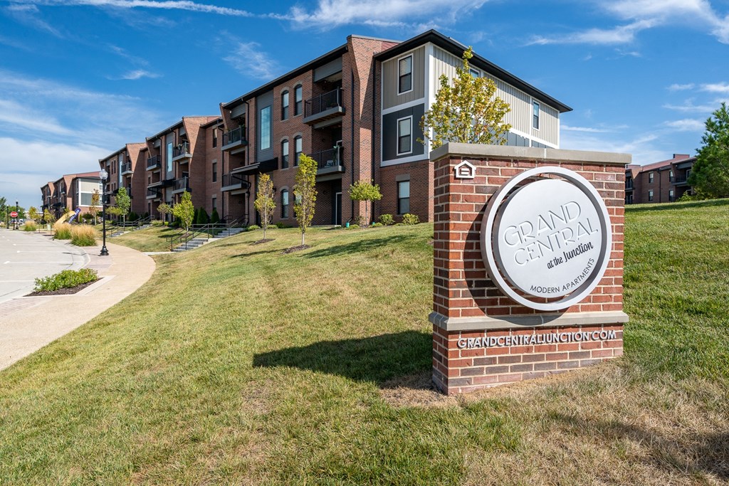 Grand Central Monument Sign