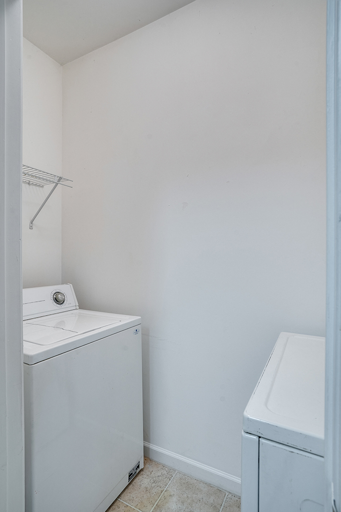 Closet with Washer and Dryer