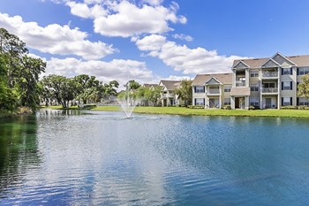 Huntington at Sundance Apartment Homes Overlooking the Large Lake with Fountain - Photo Gallery 35
