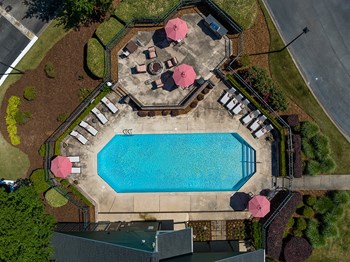 Aerial View Of The Swimming Pool & Sundeck - Photo Gallery 9