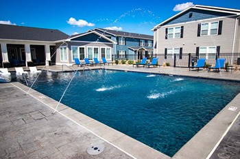 Outdoor Pool With Fountains & Zero-Entry Area - Photo Gallery 3