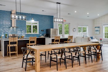 Clubhouse Dining Table - Photo Gallery 4