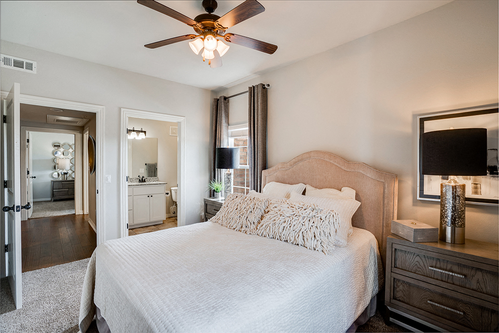 Bedroom with Private Bathroom