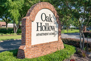 Oak Hollow Monument Sign