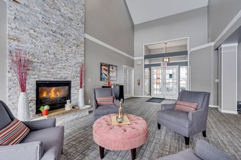 Clubhouse Lounge With Vaulted Ceilings & Fireplace - Photo Gallery 28