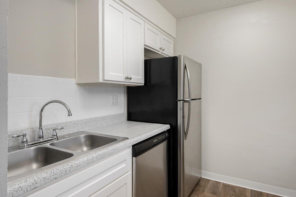 Kitchen With Stainless Steel Appliances & Tiled Backsplash