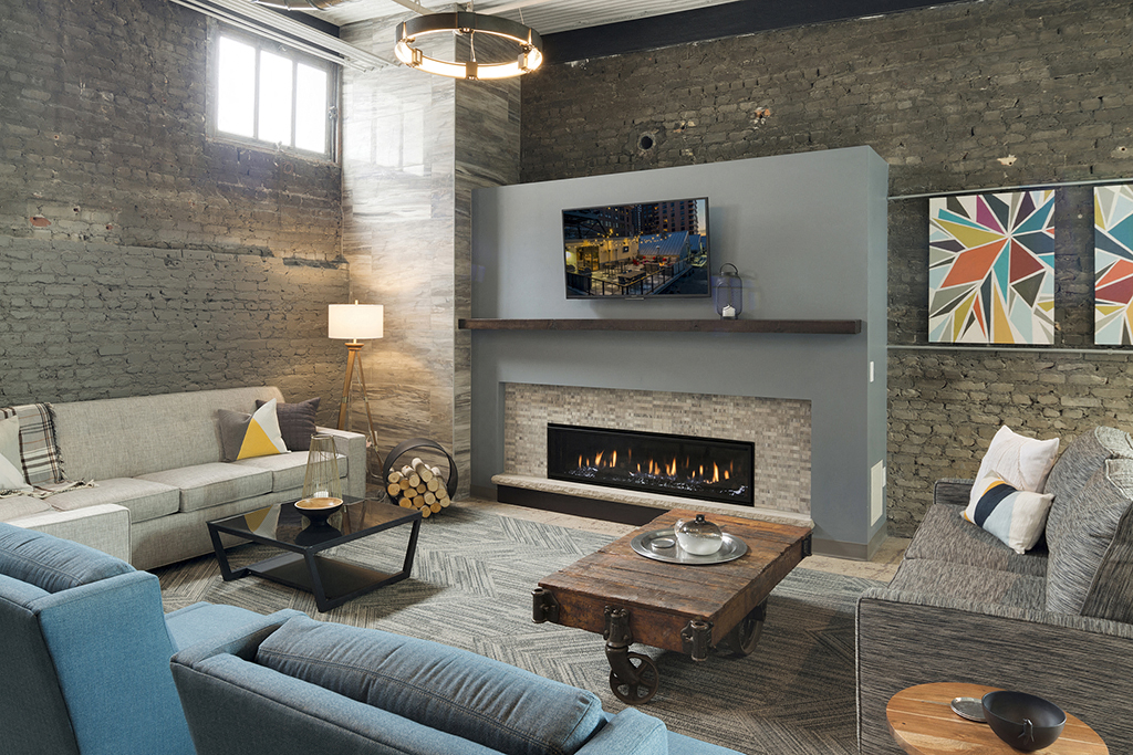 Skylounge with Fireplace and Mounted TV