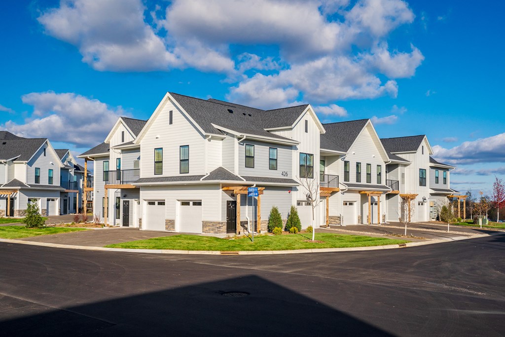 Grass Lawns For Apartment Homes