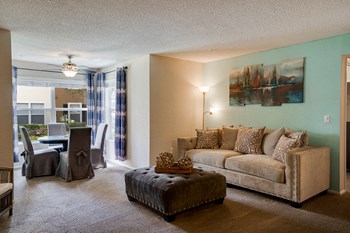 Spacious Living Room with Enclave Area - Photo Gallery 28