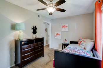 Bedroom with Lots of Natural Light - Photo Gallery 37