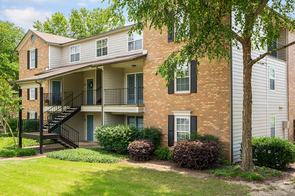 Exterior of DeSoto Apartment Homes