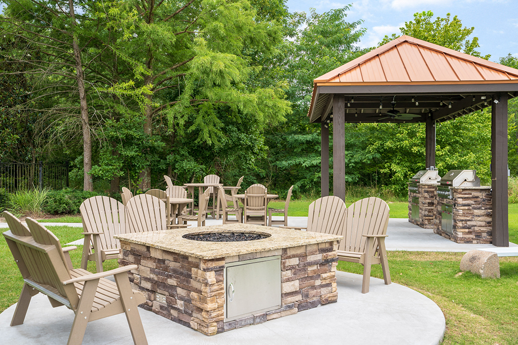 Outdoor Fire Pit and Grilling Area