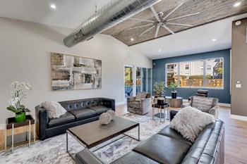 Clubhouse Lounge - Photo Gallery 5