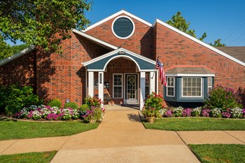 Exterior Of The Willowbend Clubhouse - Photo Gallery 2