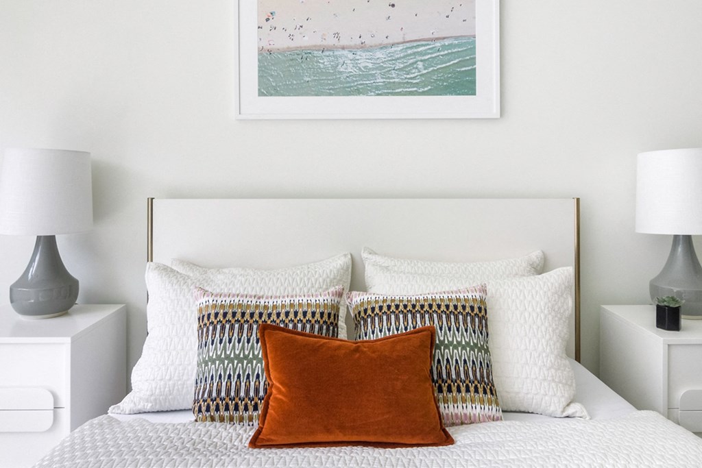 Bedroom with modern bed, side tables and lamps