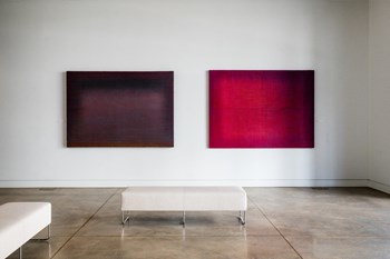 Art gallery featuring two leather benches and two modern paintings - Photo Gallery 22