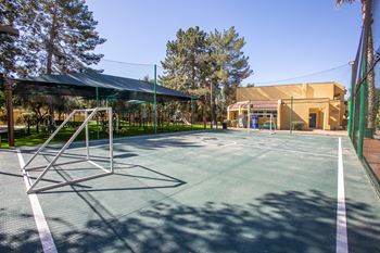 a tennis court at Ascent on Peoria Apartments, Phoenix, AZ