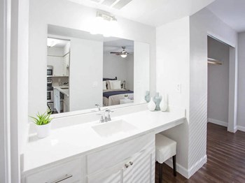 Phoenix apartment bathroom at Arcadia Gardens - Photo Gallery 4