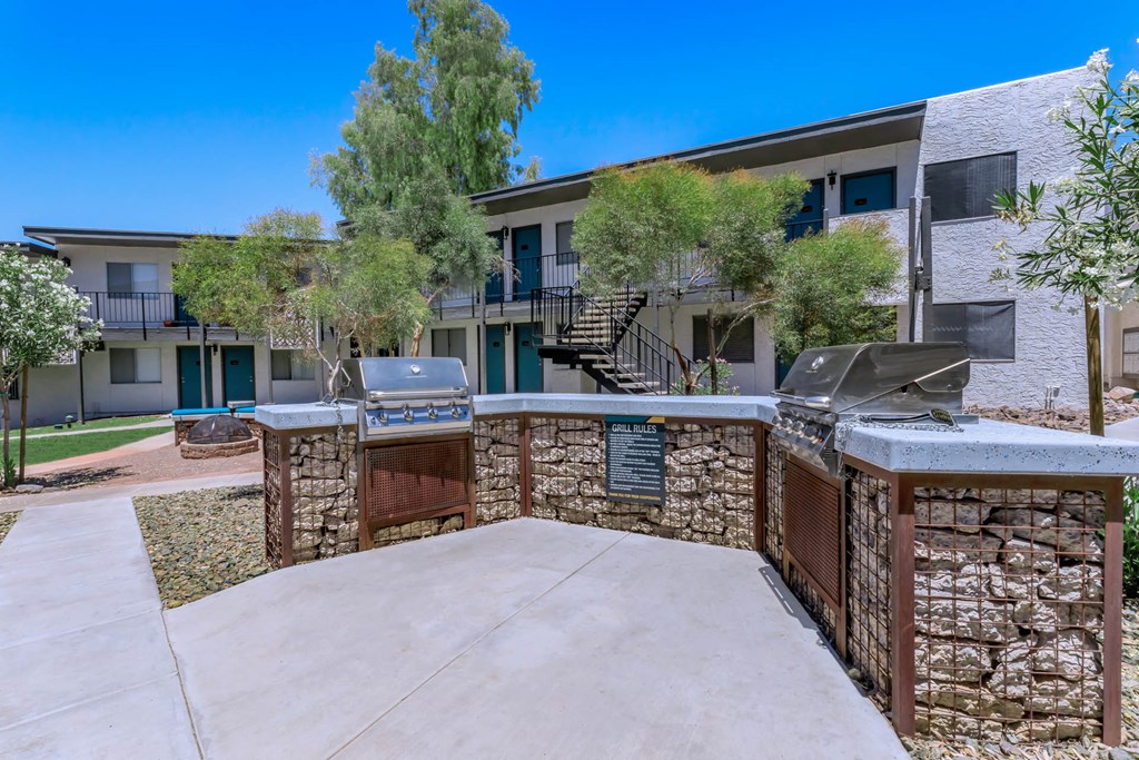 Outdoor grilling area at Ascent 1829 apartment building in East Phoenix, AZ