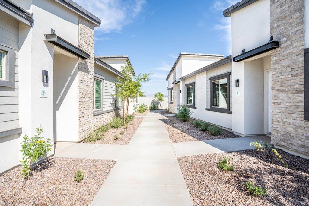 Landscaped walkways between the apartment homes at Village Greens of Queen Creek