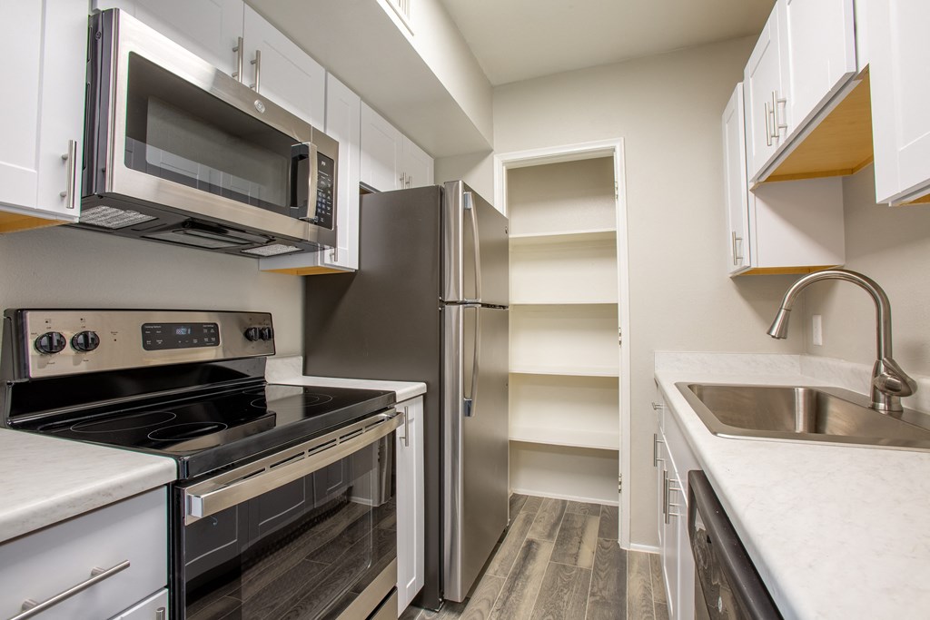 Kitchen Appliances at The Vintage Apartments, Arizona