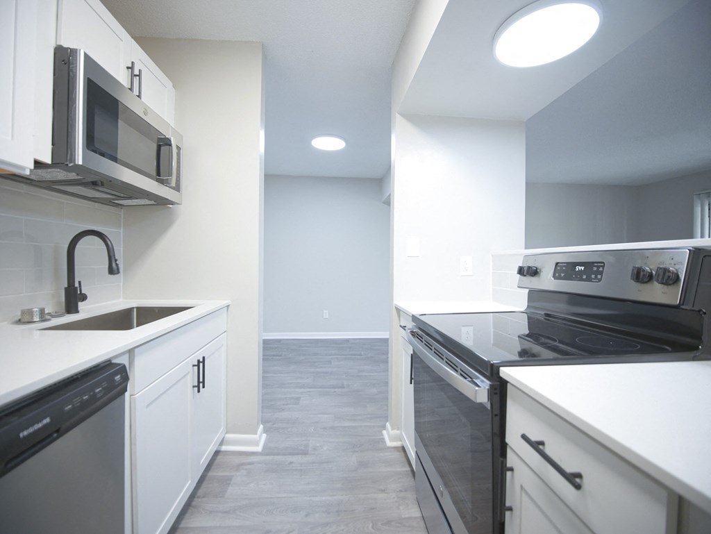 an empty kitchen with white cabinets and stainless steel appliances at Planters Trace Apartment Homes, Charleston, SC 29414