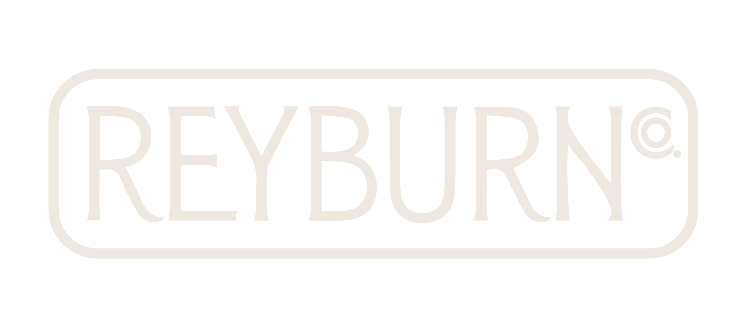 a green and white rectangle logo with the word recycling on it