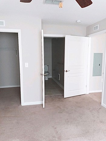 Master Bedroom with Private Bathroom Master Bedroom with Private Bathroom - Photo Gallery 6