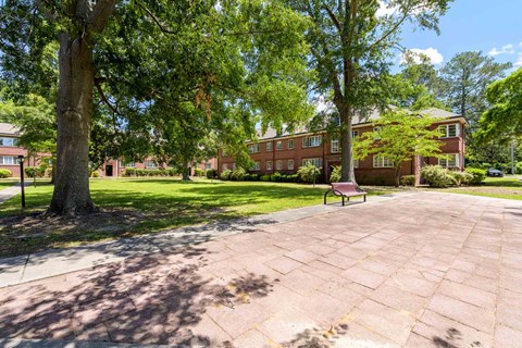 Exterior Landscape at Kinston Oaks Apartments, North Carolina, 28501