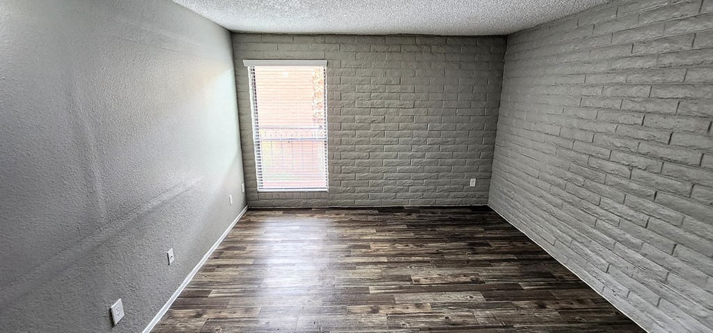 1x1 Bryten Upgrade Main Bedroom at Mission Palms Apartment Homes in Tucson AZ
