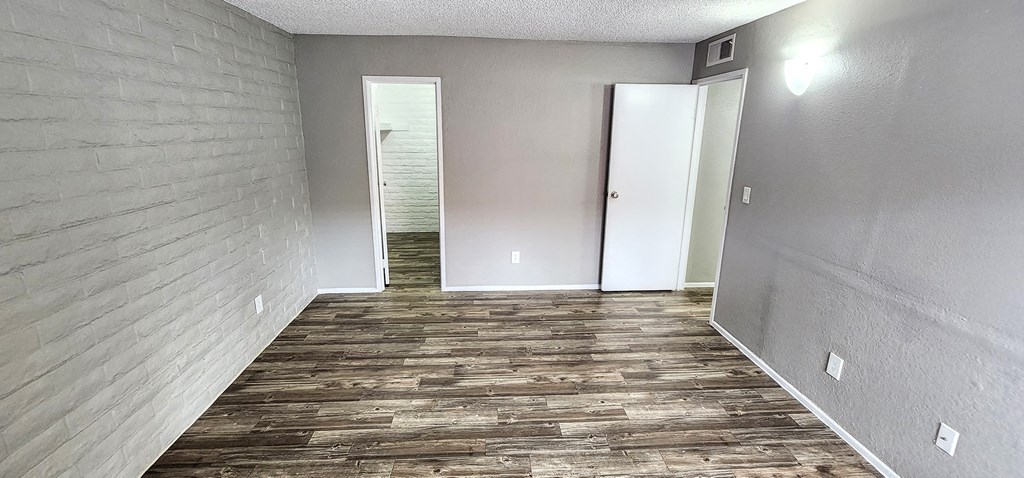 1x1 Bryten Upgrade Main Bedroom with Closet at Mission Palms Apartment Homes in Tucson AZ
