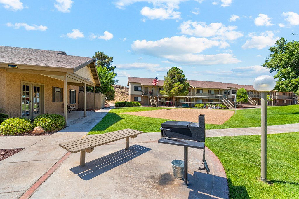 BBQ Grill at Kingman Station Apartments
