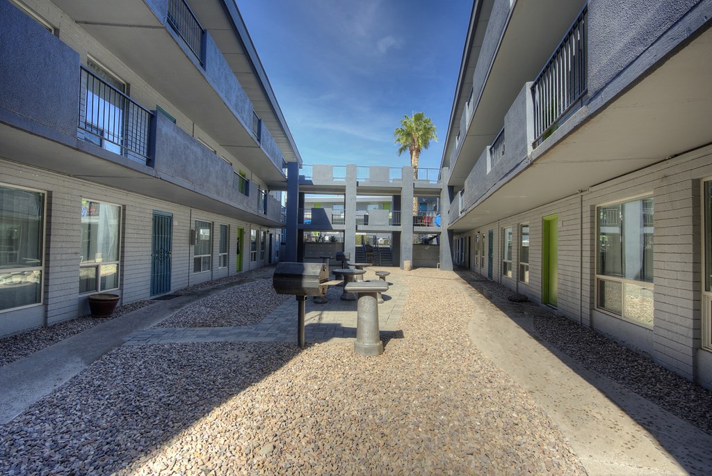 BBQ area at Radius Apartments in Phoenix AZ Nov 2020