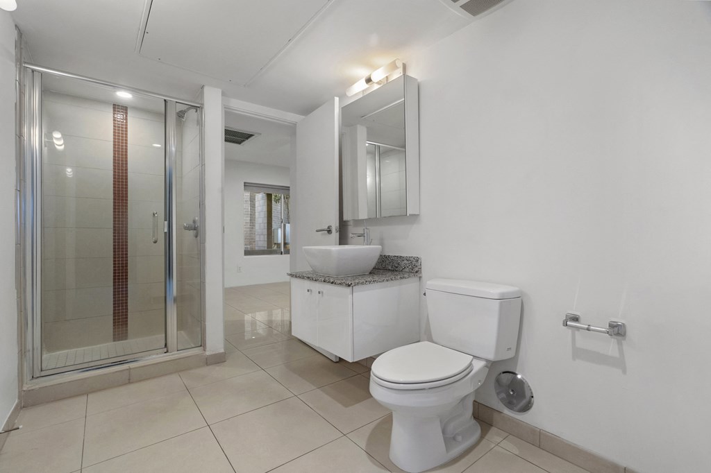 Bathroom at The Regency Apartments in Tempe AZ Nov 2020 (3)