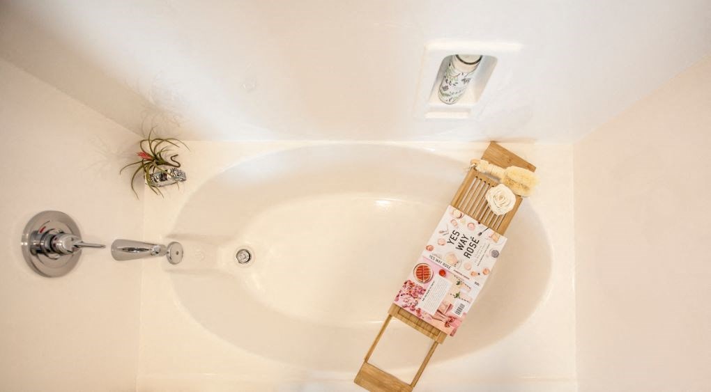 Bathtub at San Vicente Townhomes in Phoenix AZ