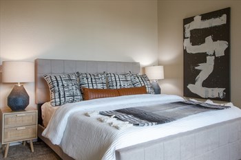 Bed at The Carson Townhome Apartments in Gilbert Arizona - Photo Gallery 29