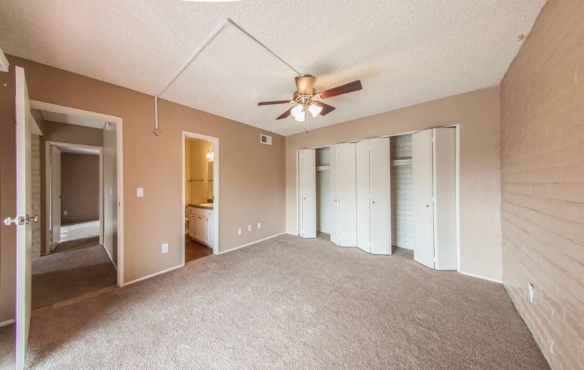 Mission Palms Apartments, 951 W. Orange Grove Road, Tucson