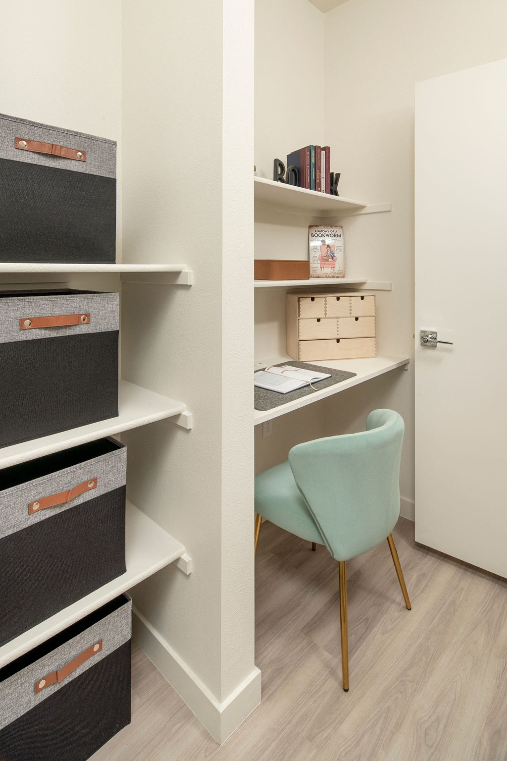 Built In Desk Area at Streamliner 67th in Phoenix Arizona