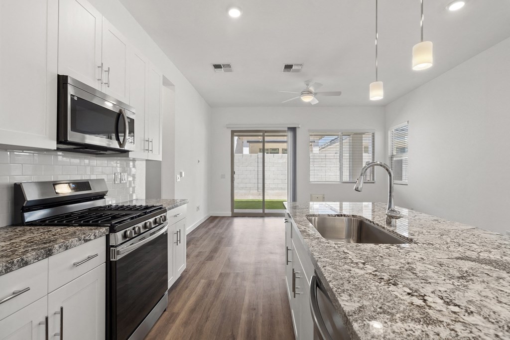 Catalina Kitchen with Granite Countertops at Bella Encanta Apartment Homes
