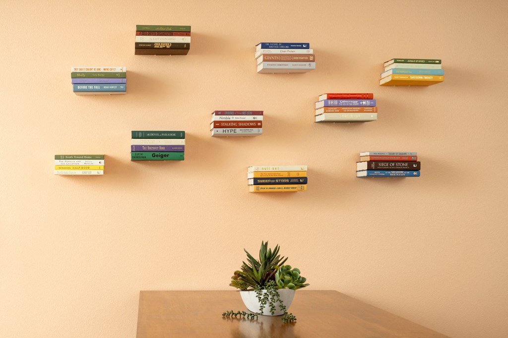 Clubhouse decor at Streamliner 16th Apartments in Phoenix Arizona