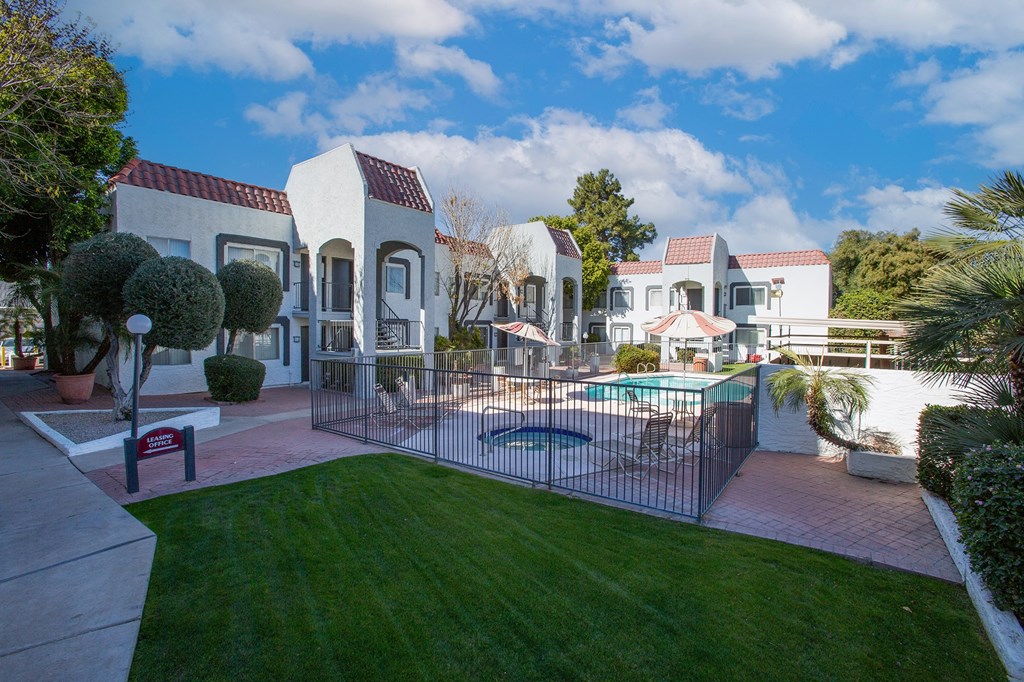 Community Exterior at University Park Apartments